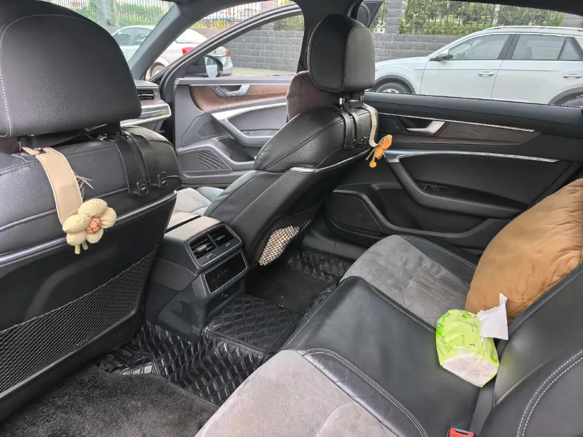 2021 Audi A6L 2.0T 224HP L4 7DCT,autocango,china used car exporter,china ev exporter,chinese used car exporter,chinese used ev exporter
