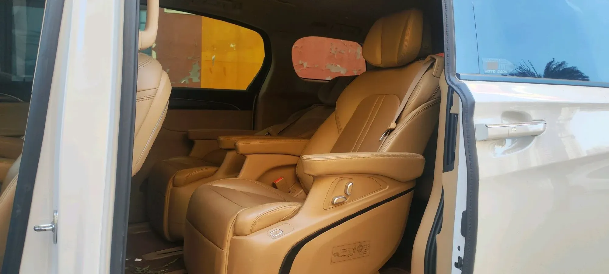 2021 Buick GL8 2.0T 237HP L4 9AT,autocango,china used car exporter,china ev exporter,chinese used car exporter,chinese used ev exporter