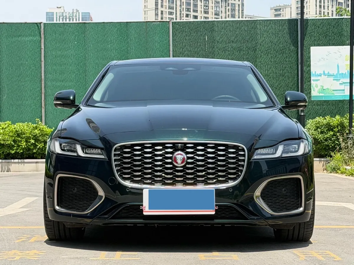 2022 Jaguar XFL 2.0T 250HP L4 8AT,autocango,china used car exporter,china ev exporter,chinese used car exporter,chinese used ev exporter