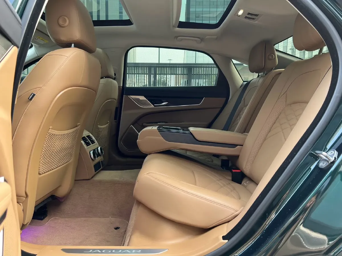 2022 Jaguar XFL 2.0T 250HP L4 8AT,autocango,china used car exporter,china ev exporter,chinese used car exporter,chinese used ev exporter