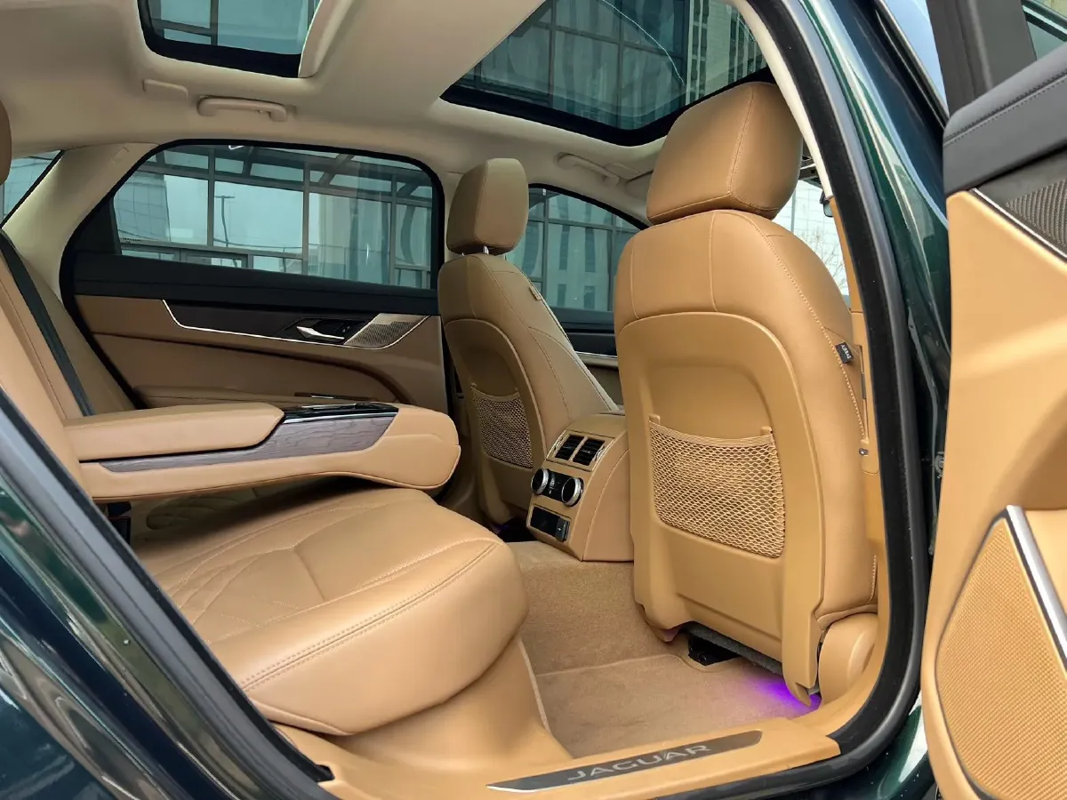 2022 Jaguar XFL 2.0T 250HP L4 8AT,autocango,china used car exporter,china ev exporter,chinese used car exporter,chinese used ev exporter