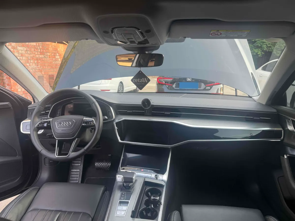 2023 Audi A6L 2.0T 190HP L4 7DCT,autocango,china used car exporter,china ev exporter,chinese used car exporter,chinese used ev exporter