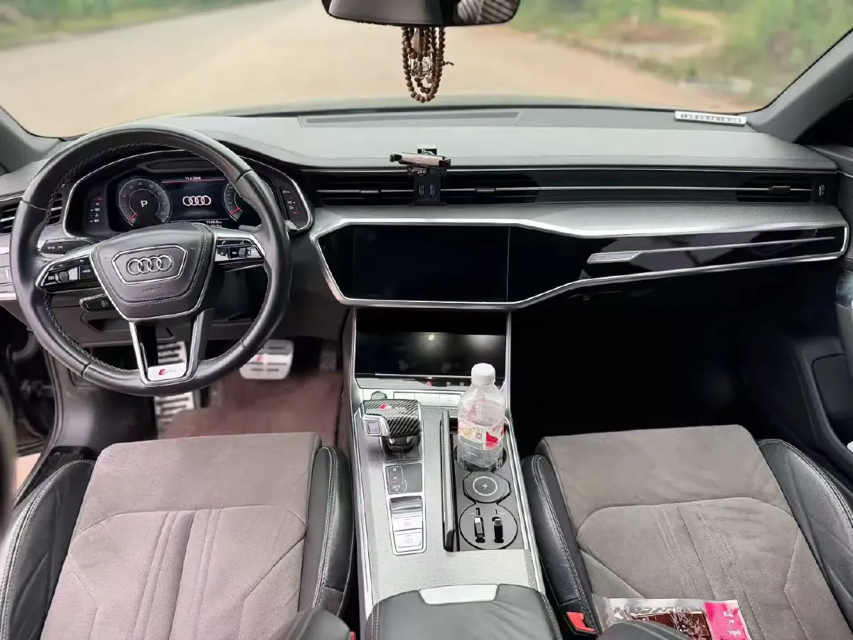 2023 Audi A6L 2.0T 245HP L4 7DCT,autocango,china used car exporter,china ev exporter,chinese used car exporter,chinese used ev exporter