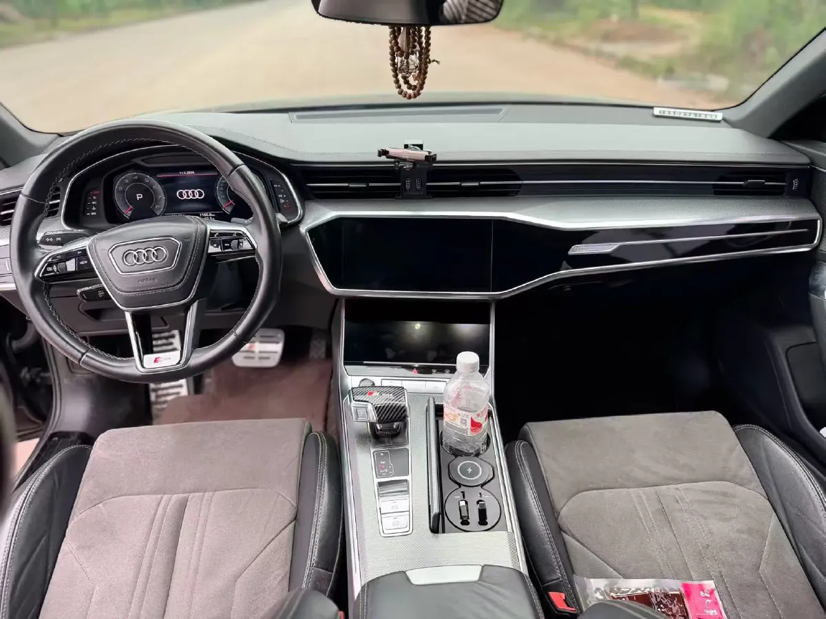 2023 Audi A6L 2.0T 245HP L4 7DCT,autocango,china used car exporter,china ev exporter,chinese used car exporter,chinese used ev exporter