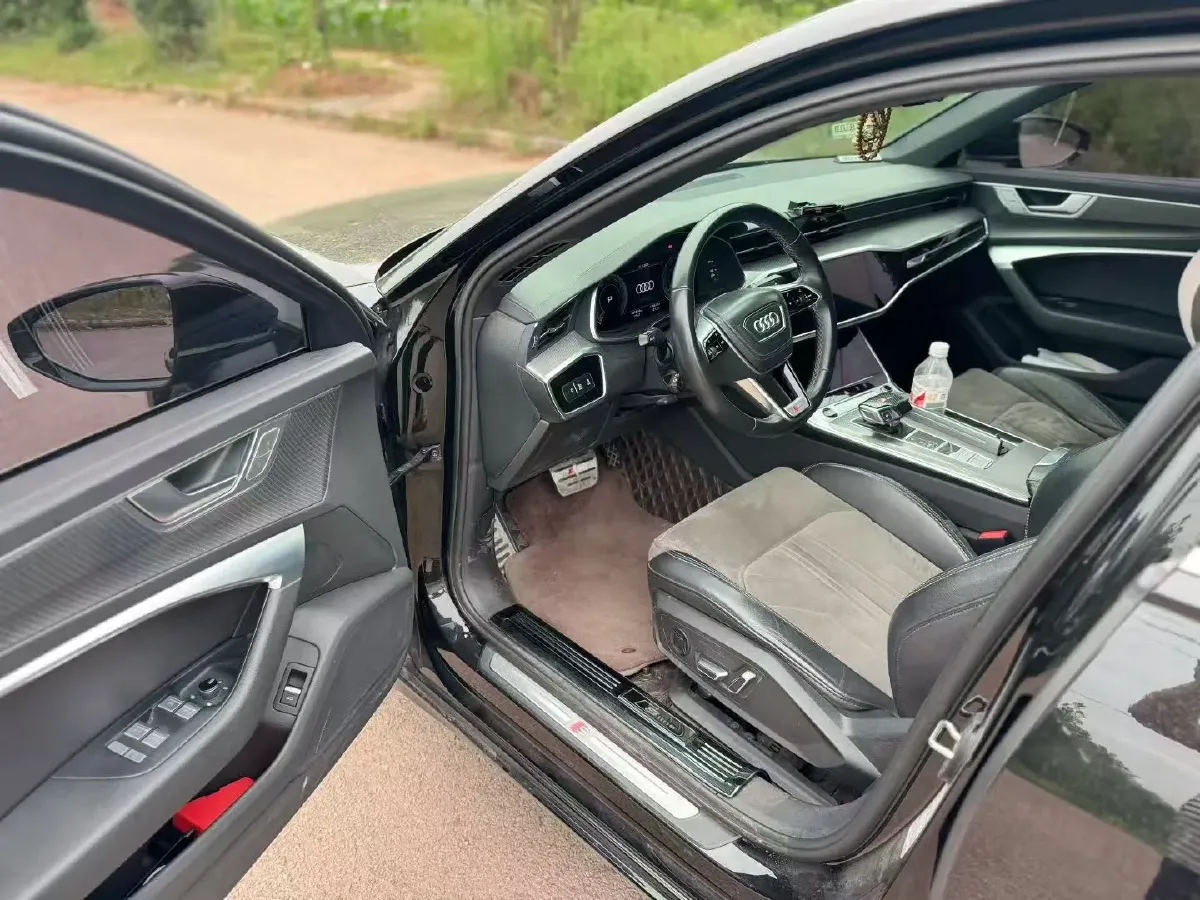 2023 Audi A6L 2.0T 245HP L4 7DCT,autocango,china used car exporter,china ev exporter,chinese used car exporter,chinese used ev exporter