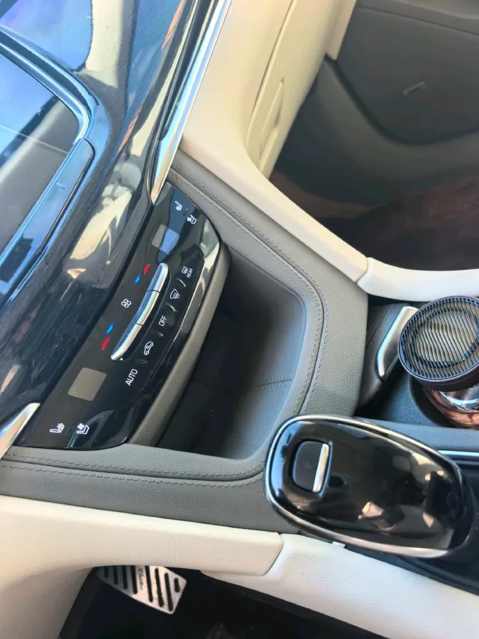 2022 Cadillac XT6 2.0T 237HP L4 9AT,autocango,china used car exporter,china ev exporter,chinese used car exporter,chinese used ev exporter