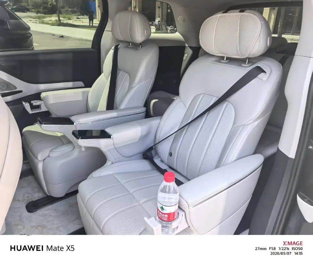 2025 Voyah Dream 1.5T 150HP L4 PHEV 41.7KWH,autocango,china used car exporter,china ev exporter,chinese used car exporter,chinese used ev exporter