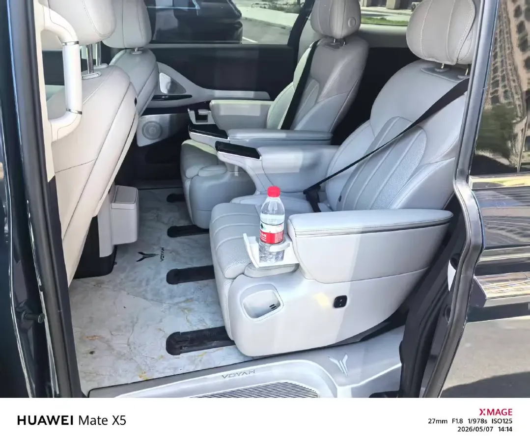 2025 Voyah Dream 1.5T 150HP L4 PHEV 41.7KWH,autocango,china used car exporter,china ev exporter,chinese used car exporter,chinese used ev exporter