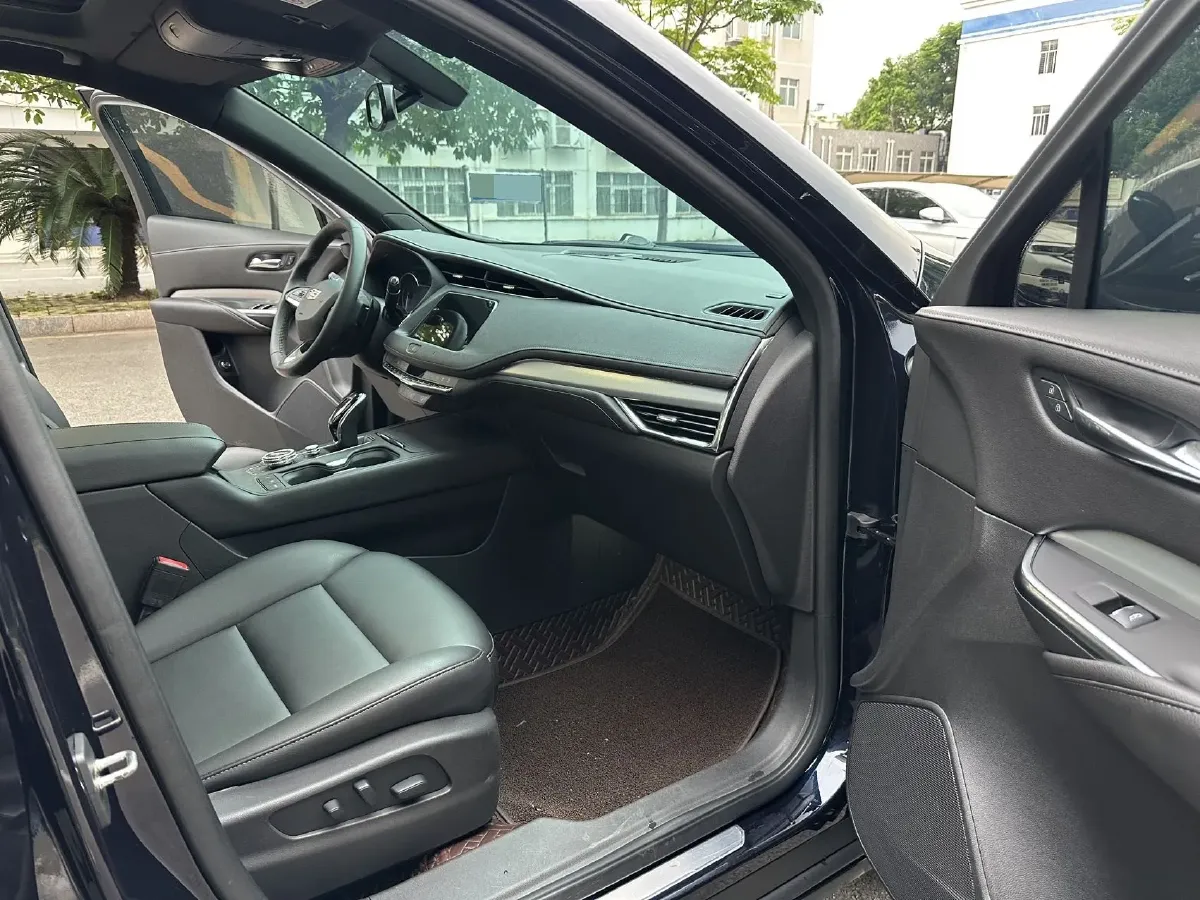 2021 Cadillac XT4 2.0T 237HP L4 9AT,autocango,china used car exporter,china ev exporter,chinese used car exporter,chinese used ev exporter