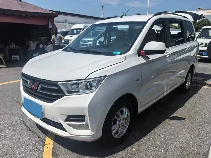 2021 WuLing RongGuang New Truck 1.5L 99HP L4 5MT,autocango,china used car exporter,china ev exporter,chinese used car exporter,chinese used ev exporter