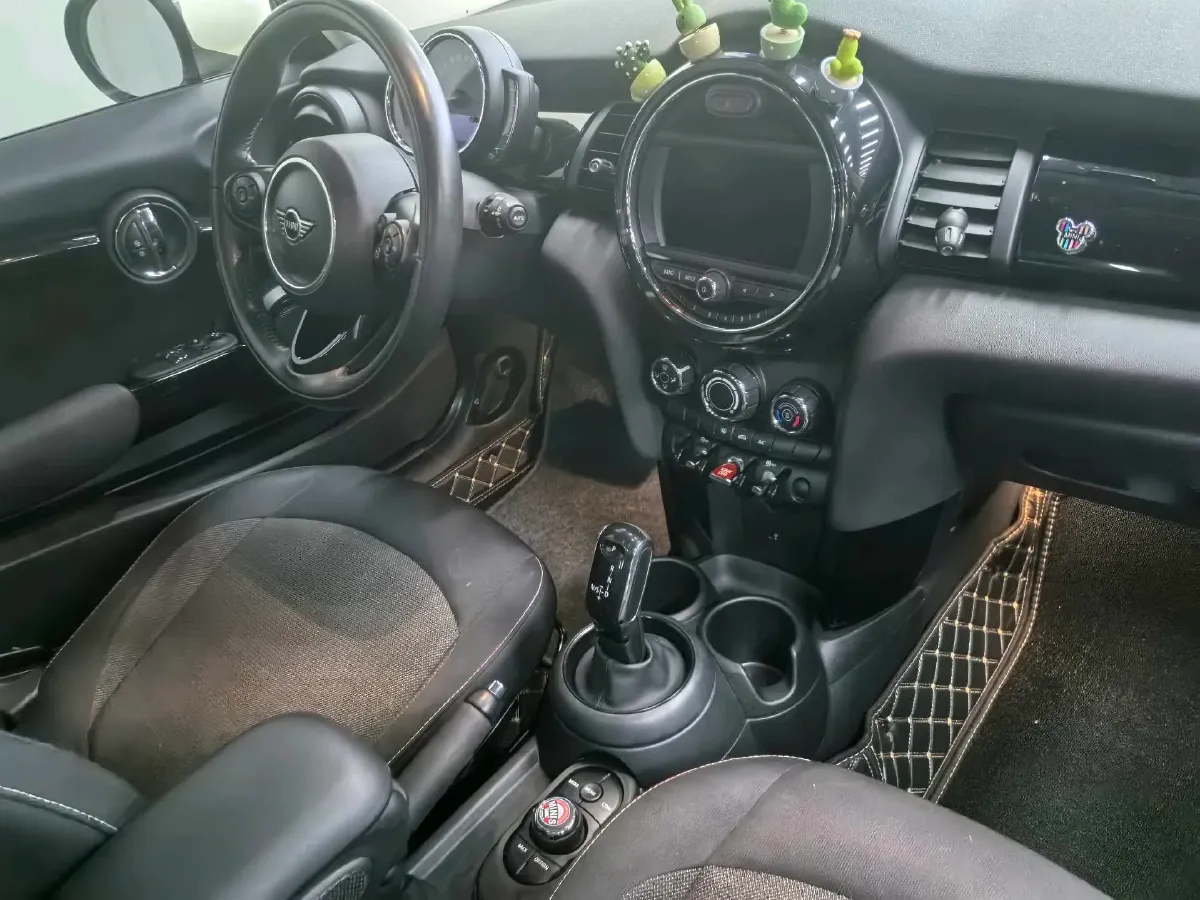 2019 MINI MINI 1.5T 102HP L3 7DCT,autocango,china used car exporter,china ev exporter,chinese used car exporter,chinese used ev exporter