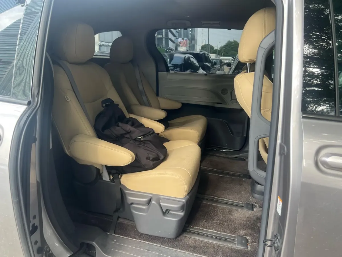 2023 Toyota Sienna 2.5L 189HP L4 E-CVT Hybrid,autocango,china used car exporter,china ev exporter,chinese used car exporter,chinese used ev exporter
