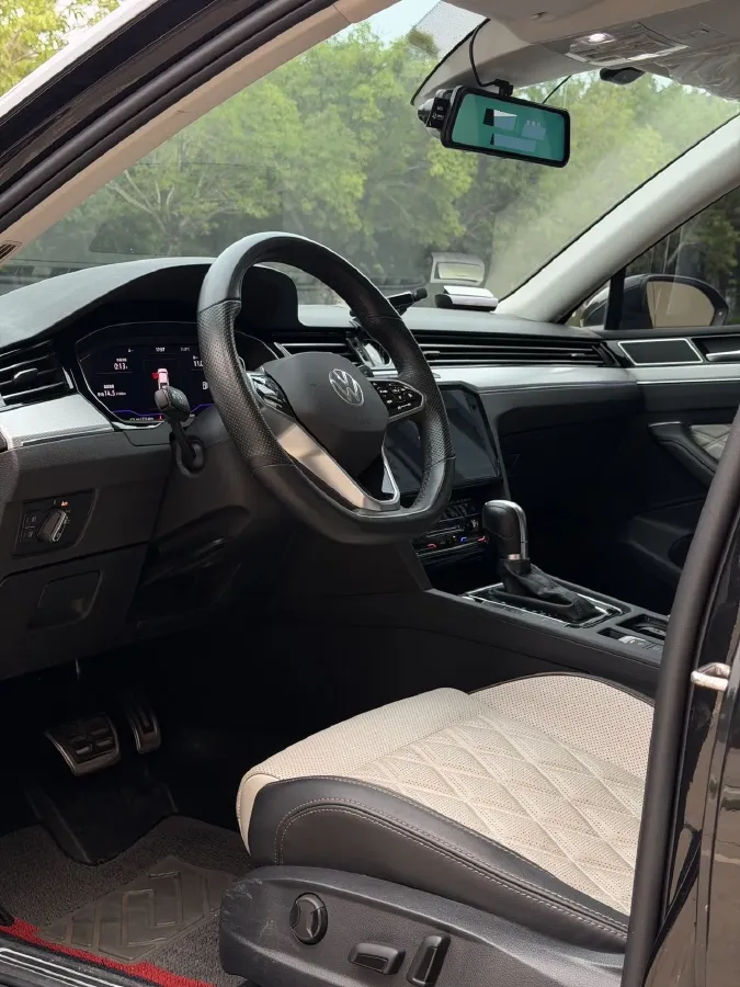 2023 Volkswagen Magotan 2.0T 186HP L4 7DCT,autocango,china used car exporter,china ev exporter,chinese used car exporter,chinese used ev exporter