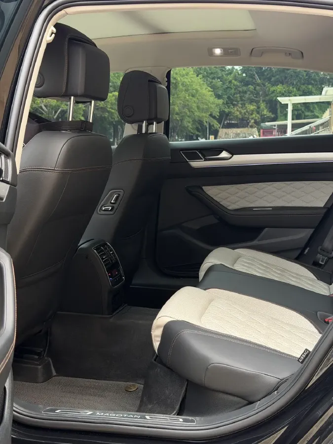 2023 Volkswagen Magotan 2.0T 186HP L4 7DCT,autocango,china used car exporter,china ev exporter,chinese used car exporter,chinese used ev exporter