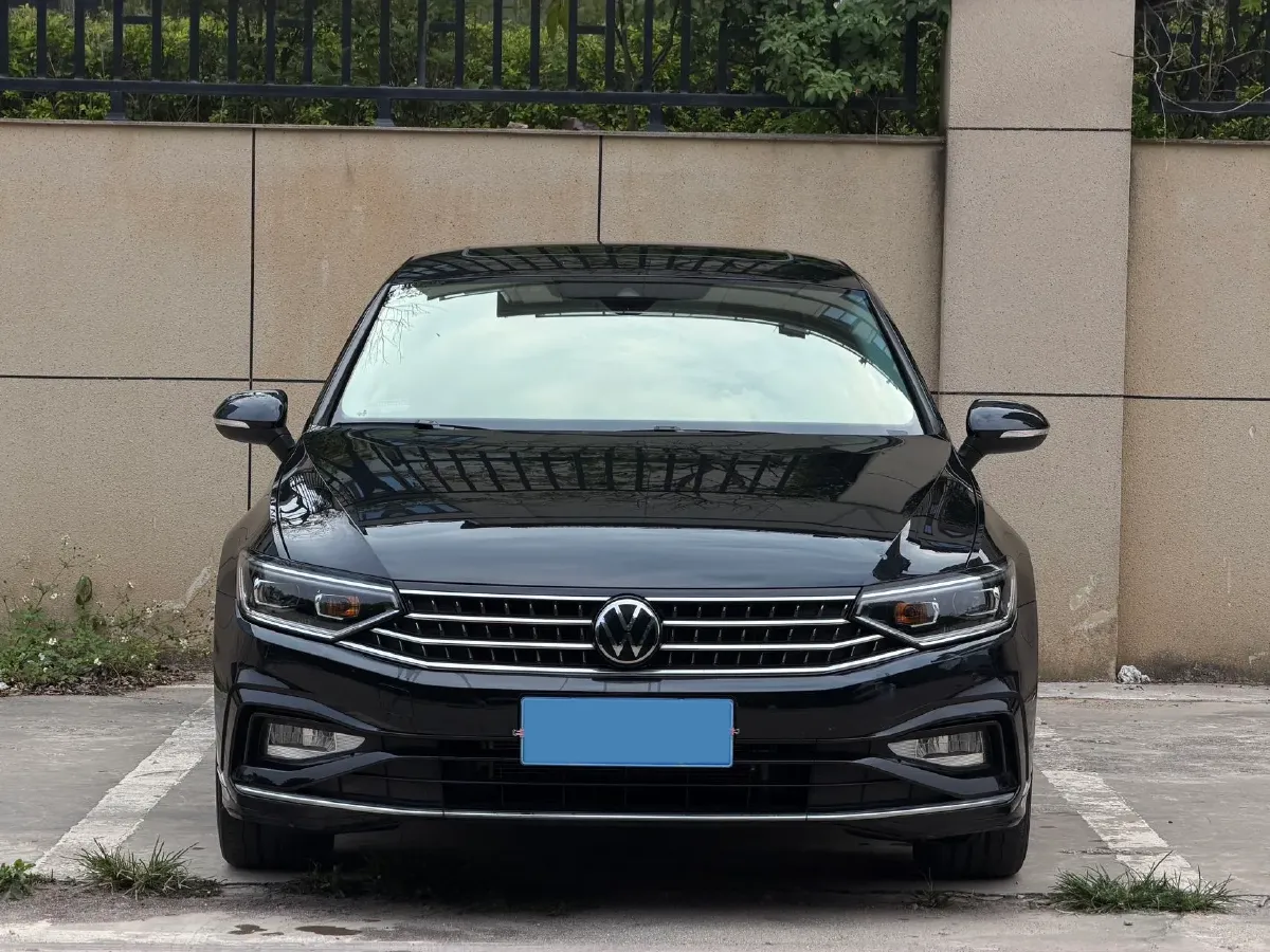 2023 Volkswagen Magotan 2.0T 186HP L4 7DCT,autocango,china used car exporter,china ev exporter,chinese used car exporter,chinese used ev exporter