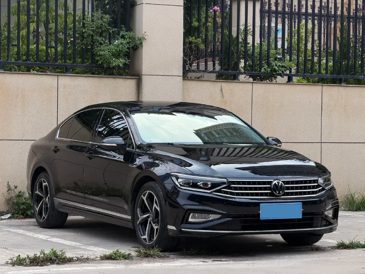 2023 Volkswagen Magotan 2.0T 186HP L4 7DCT,autocango,china used car exporter,china ev exporter,chinese used car exporter,chinese used ev exporter