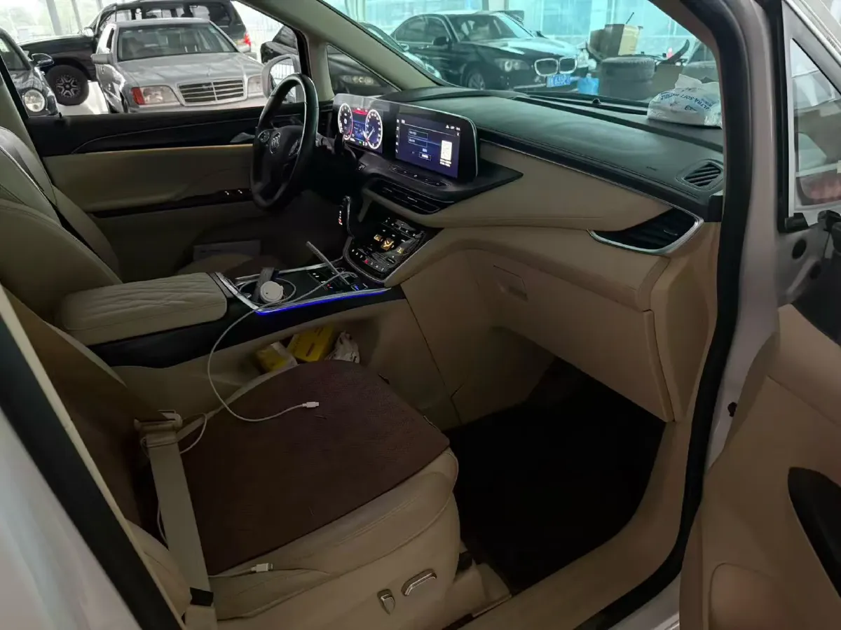 2022 Buick GL8 2.0T 237HP L4 9AT,autocango,china used car exporter,china ev exporter,chinese used car exporter,chinese used ev exporter