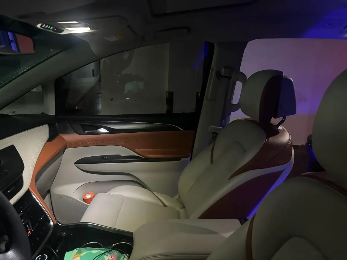 2023 Buick GL8 2.0T 237HP L4 9AT,autocango,china used car exporter,china ev exporter,chinese used car exporter,chinese used ev exporter