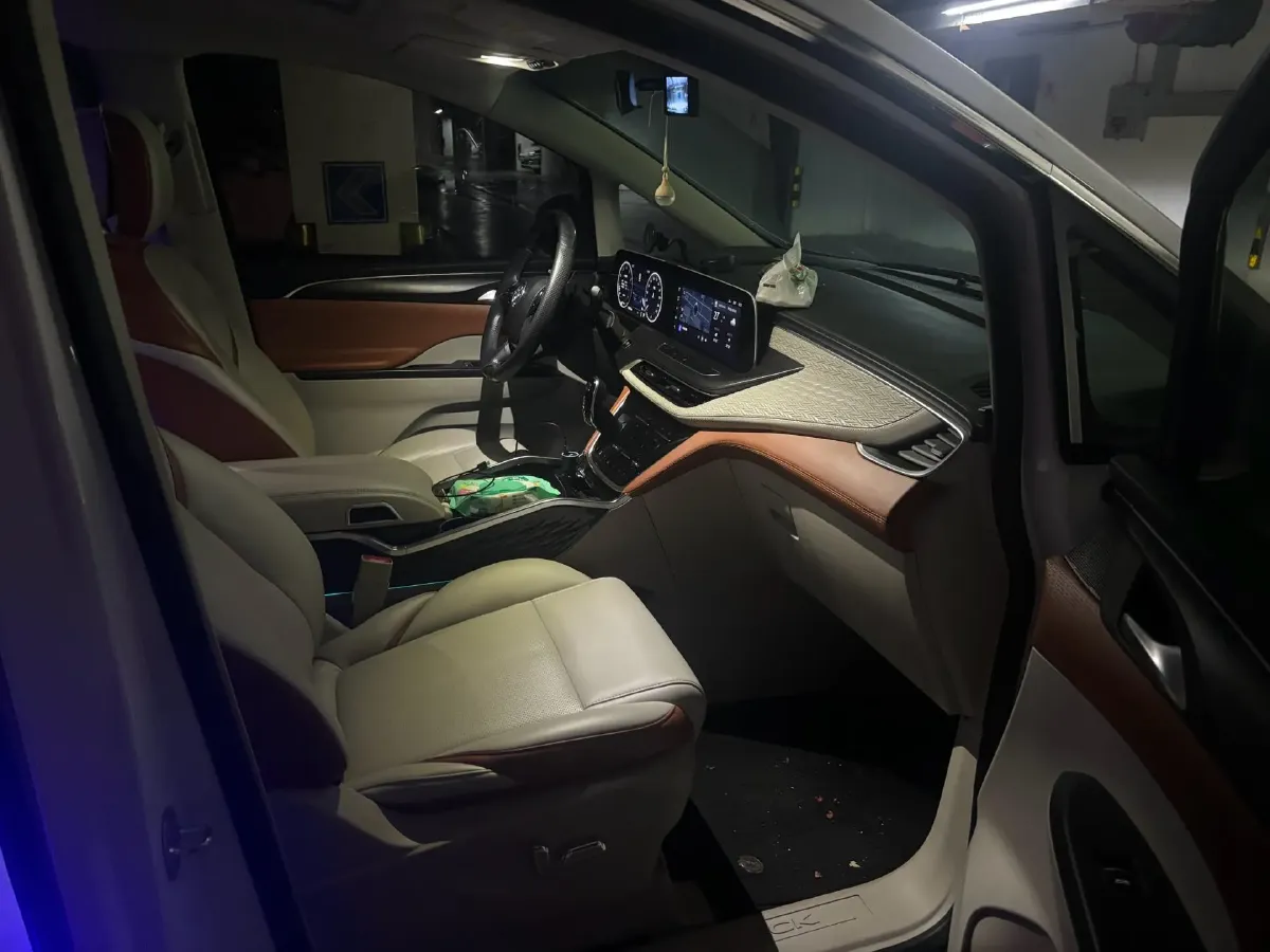 2023 Buick GL8 2.0T 237HP L4 9AT,autocango,china used car exporter,china ev exporter,chinese used car exporter,chinese used ev exporter