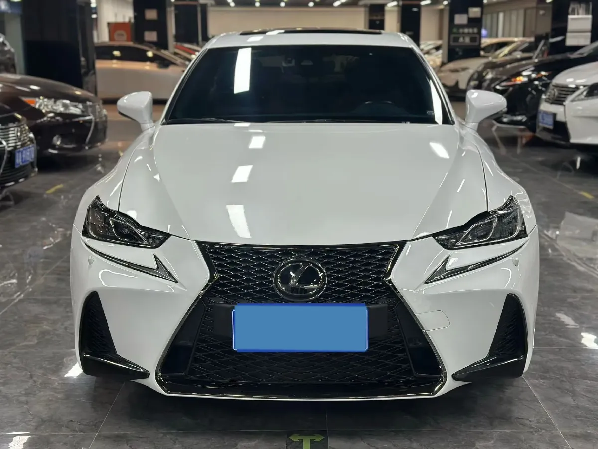 2017 Lexus IS 2.0T 245HP L4 8AT,autocango,china used car exporter,china ev exporter,chinese used car exporter,chinese used ev exporter