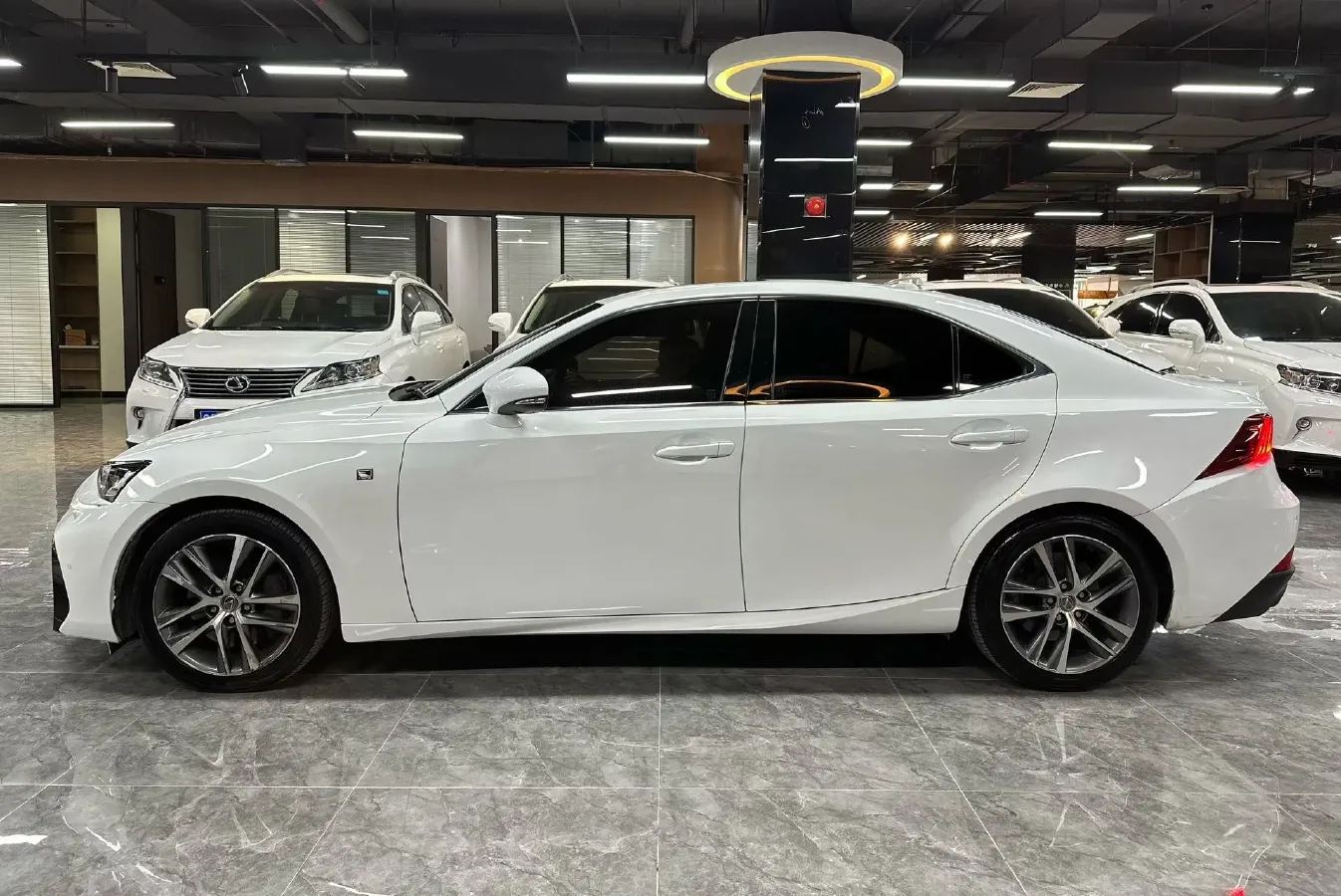 2017 Lexus IS 2.0T 245HP L4 8AT,autocango,china used car exporter,china ev exporter,chinese used car exporter,chinese used ev exporter