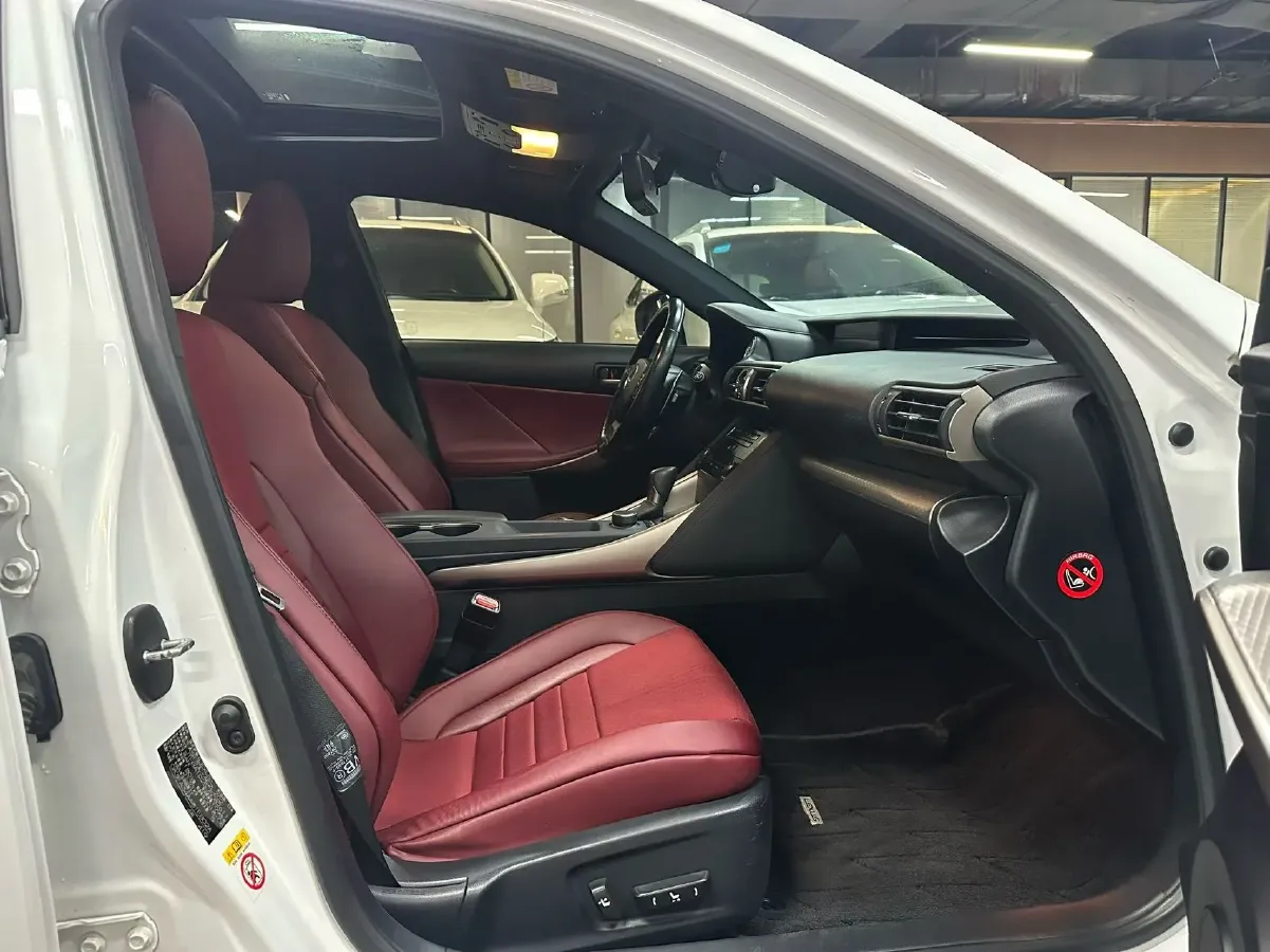 2017 Lexus IS 2.0T 245HP L4 8AT,autocango,china used car exporter,china ev exporter,chinese used car exporter,chinese used ev exporter