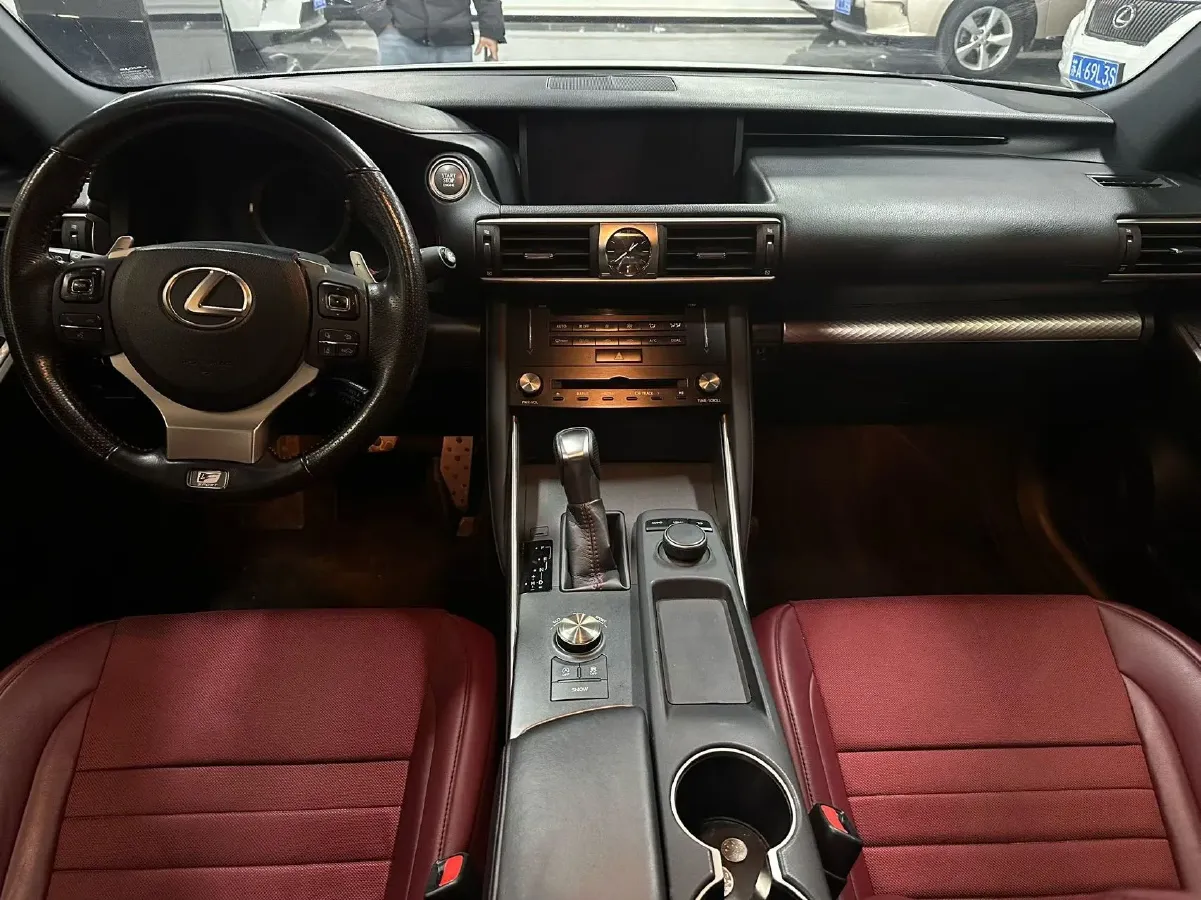 2017 Lexus IS 2.0T 245HP L4 8AT,autocango,china used car exporter,china ev exporter,chinese used car exporter,chinese used ev exporter