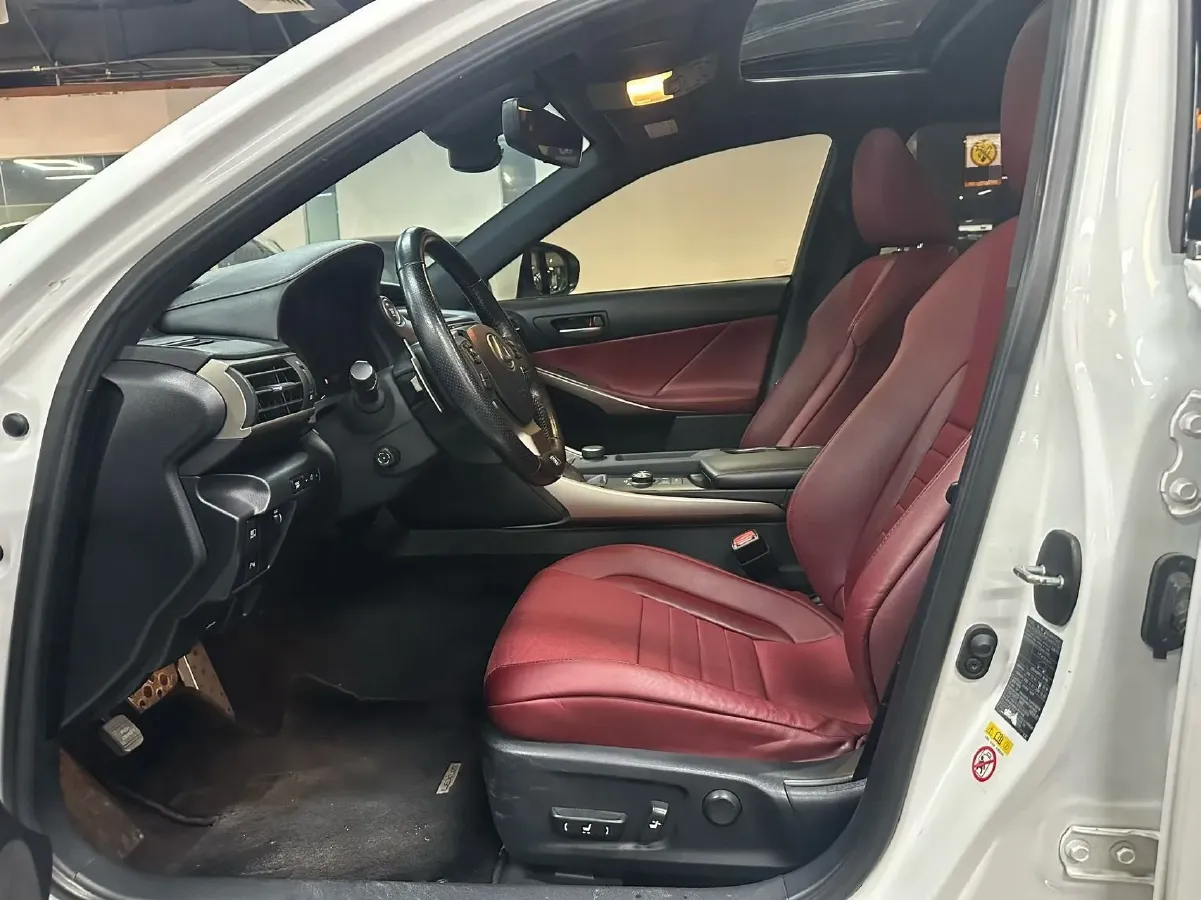 2017 Lexus IS 2.0T 245HP L4 8AT,autocango,china used car exporter,china ev exporter,chinese used car exporter,chinese used ev exporter