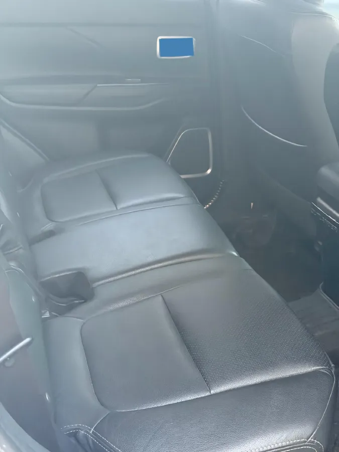 2018 Mitsubishi Outlander 2.4L 192HP L4 CVT,autocango,china used car exporter,china ev exporter,chinese used car exporter,chinese used ev exporter