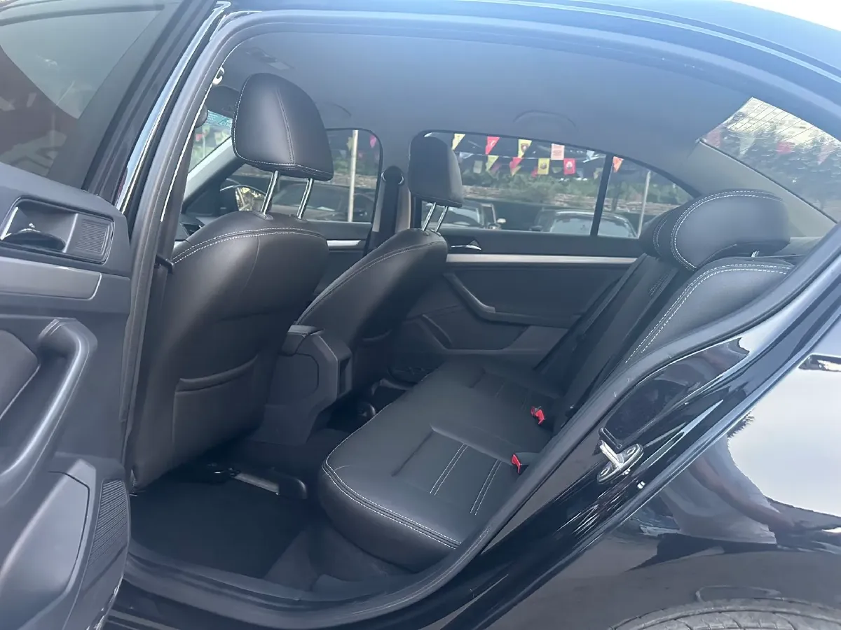 2018 Landwind XiaoYao 1.5T 163HP L4 CVT,autocango,china used car exporter,china ev exporter,chinese used car exporter,chinese used ev exporter