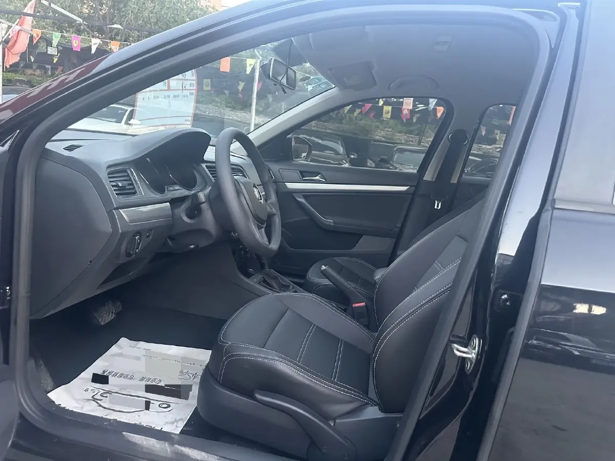 2018 Landwind XiaoYao 1.5T 163HP L4 CVT,autocango,china used car exporter,china ev exporter,chinese used car exporter,chinese used ev exporter