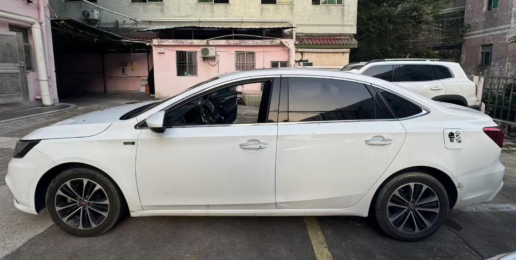 2019 Roewe i6 1.5T 169HP L4 AMT PHEV 9.1KWH,autocango,china used car exporter,china ev exporter,chinese used car exporter,chinese used ev exporter