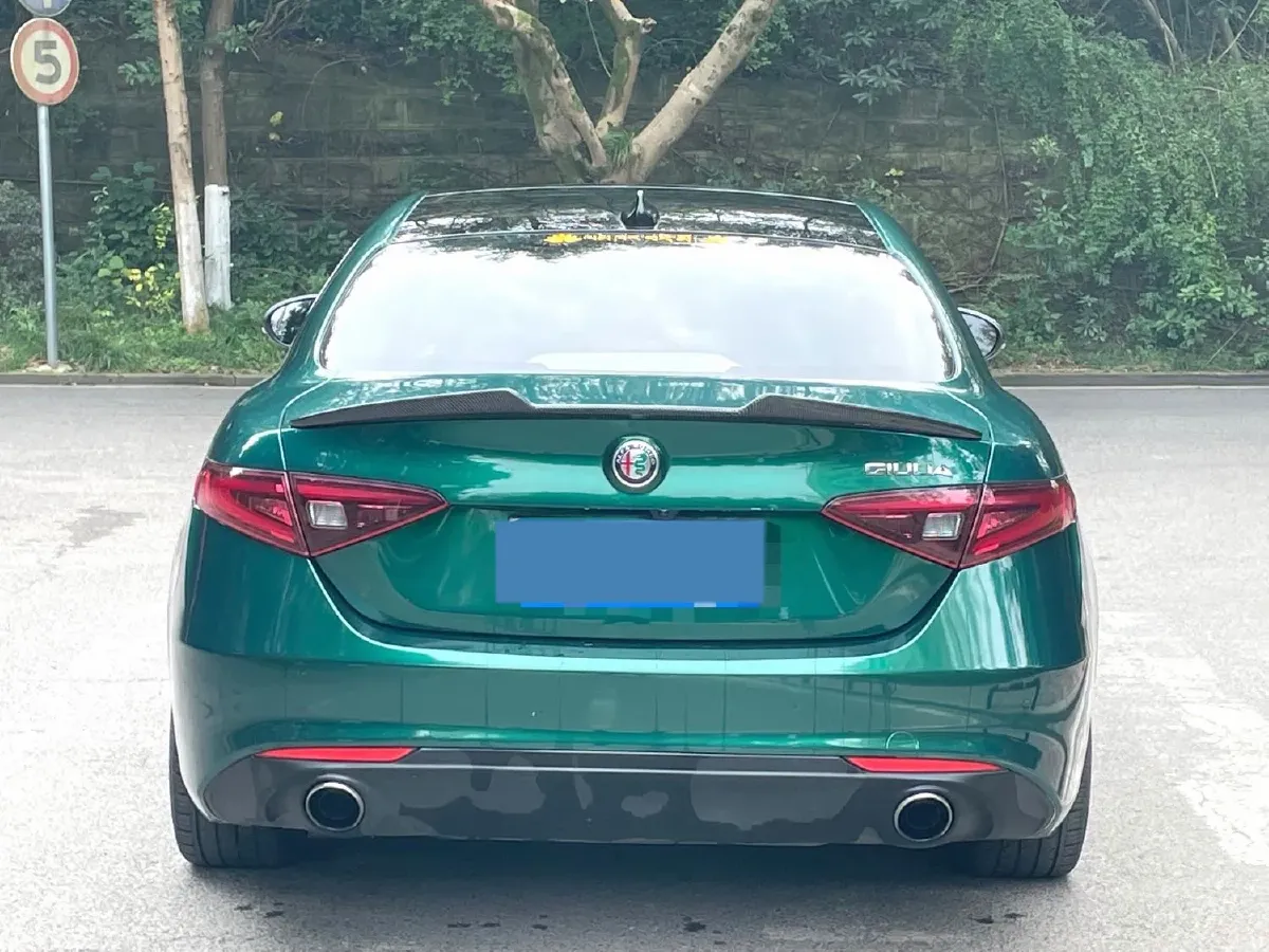 2017 Alfa Romeo Giulia 2.0T 280HP L4 8AT,autocango,china used car exporter,china ev exporter,chinese used car exporter,chinese used ev exporter