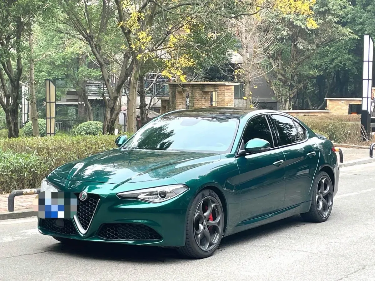 2017 Alfa Romeo Giulia 2.0T 280HP L4 8AT,autocango,china used car exporter,china ev exporter,chinese used car exporter,chinese used ev exporter