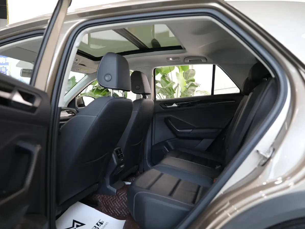 2022 Volkswagen T-Roc 1.4T 150HP L4 7DCT,autocango,china used car exporter,china ev exporter,chinese used car exporter,chinese used ev exporter