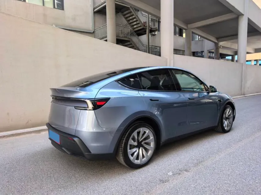2025 Tesla Model Y BEV 62.5KWH,autocango,china used car exporter,china ev exporter,chinese used car exporter,chinese used ev exporter