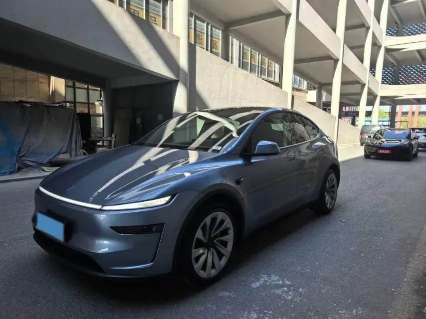 2025 Tesla Model Y BEV 62.5KWH,autocango,china used car exporter,china ev exporter,chinese used car exporter,chinese used ev exporter