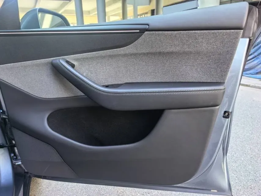2025 Tesla Model Y BEV 62.5KWH,autocango,china used car exporter,china ev exporter,chinese used car exporter,chinese used ev exporter