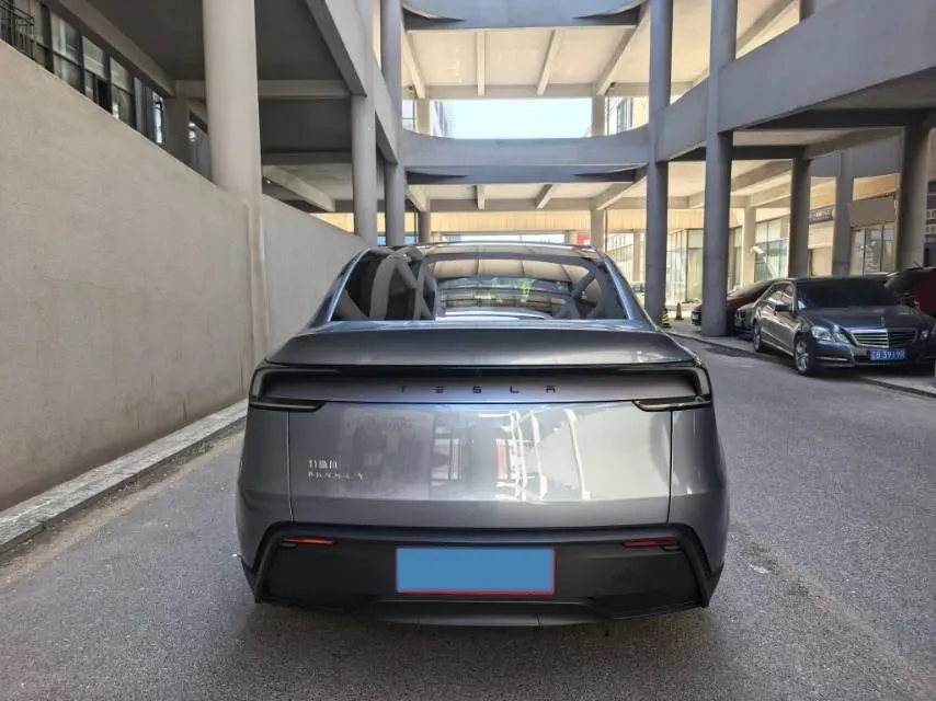 2025 Tesla Model Y BEV 62.5KWH,autocango,china used car exporter,china ev exporter,chinese used car exporter,chinese used ev exporter