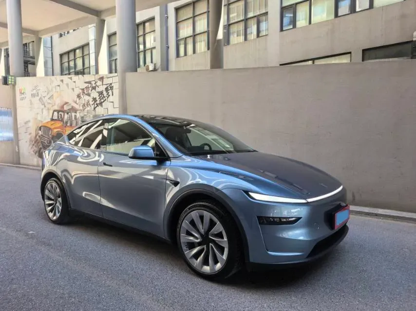 2025 Tesla Model Y BEV 62.5KWH,autocango,china used car exporter,china ev exporter,chinese used car exporter,chinese used ev exporter