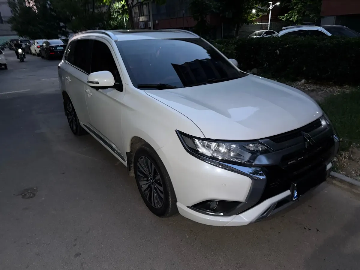 2021 Mitsubishi Outlander 2.0L 166HP L4 CVT,autocango,china used car exporter,china ev exporter,chinese used car exporter,chinese used ev exporter