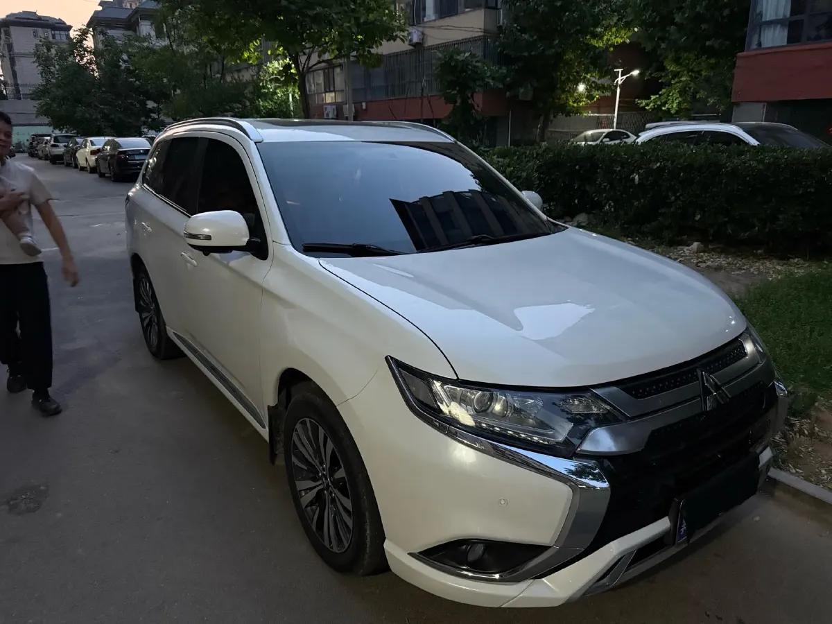 2021 Mitsubishi Outlander 2.0L 166HP L4 CVT,autocango,china used car exporter,china ev exporter,chinese used car exporter,chinese used ev exporter