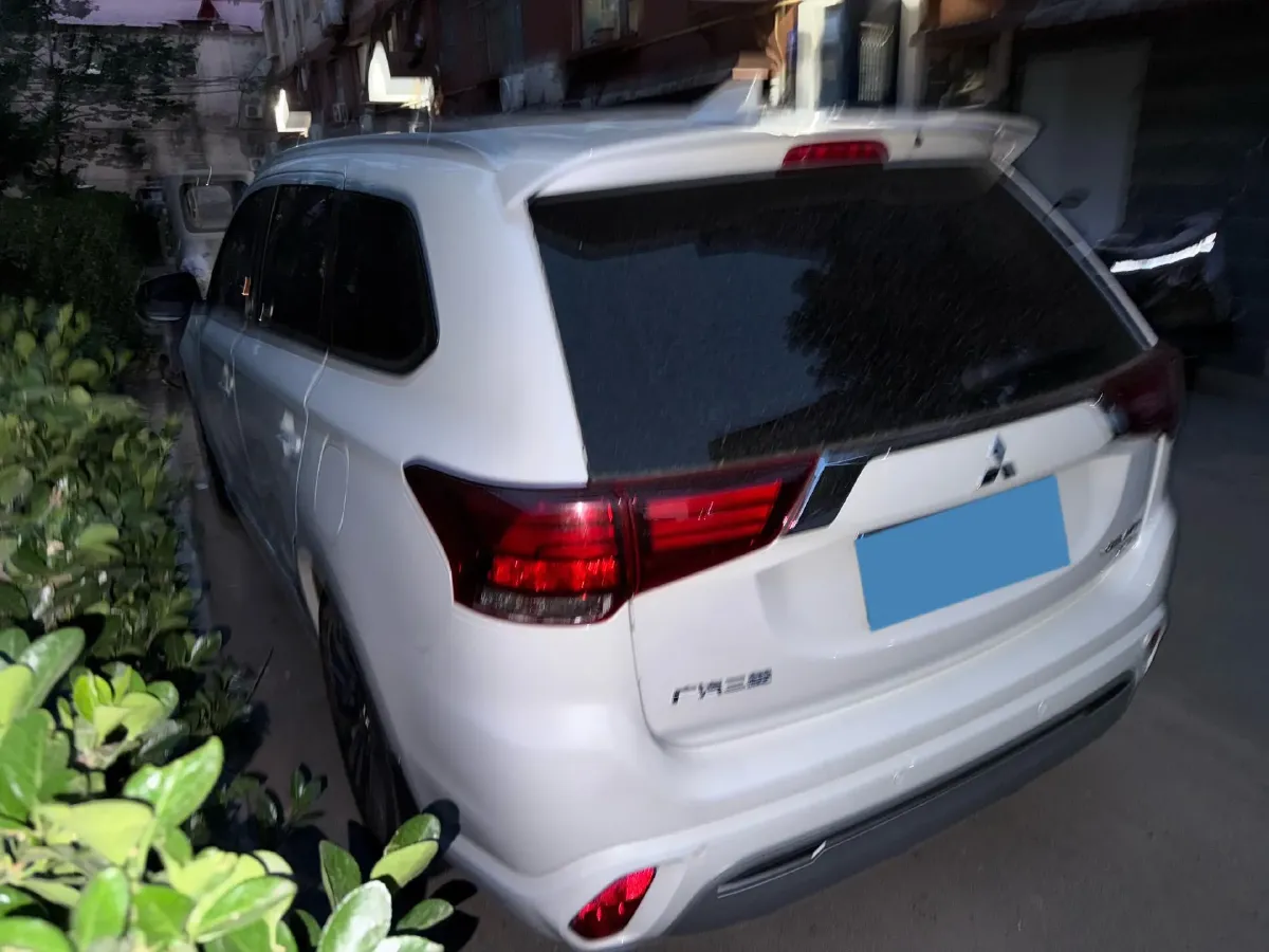 2021 Mitsubishi Outlander 2.0L 166HP L4 CVT,autocango,china used car exporter,china ev exporter,chinese used car exporter,chinese used ev exporter