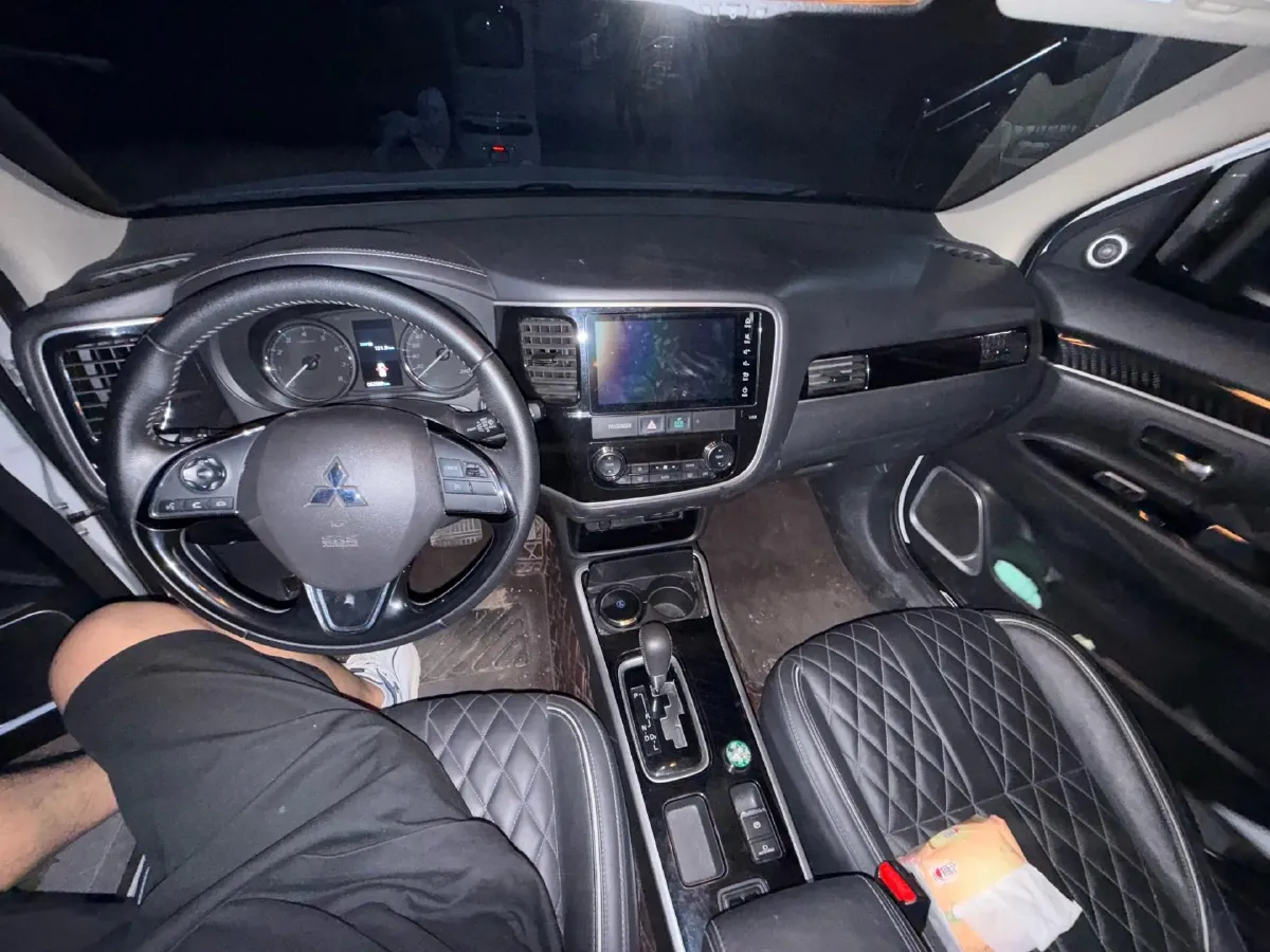2021 Mitsubishi Outlander 2.0L 166HP L4 CVT,autocango,china used car exporter,china ev exporter,chinese used car exporter,chinese used ev exporter