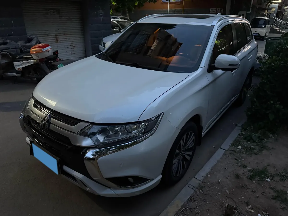 2021 Mitsubishi Outlander 2.0L 166HP L4 CVT,autocango,china used car exporter,china ev exporter,chinese used car exporter,chinese used ev exporter