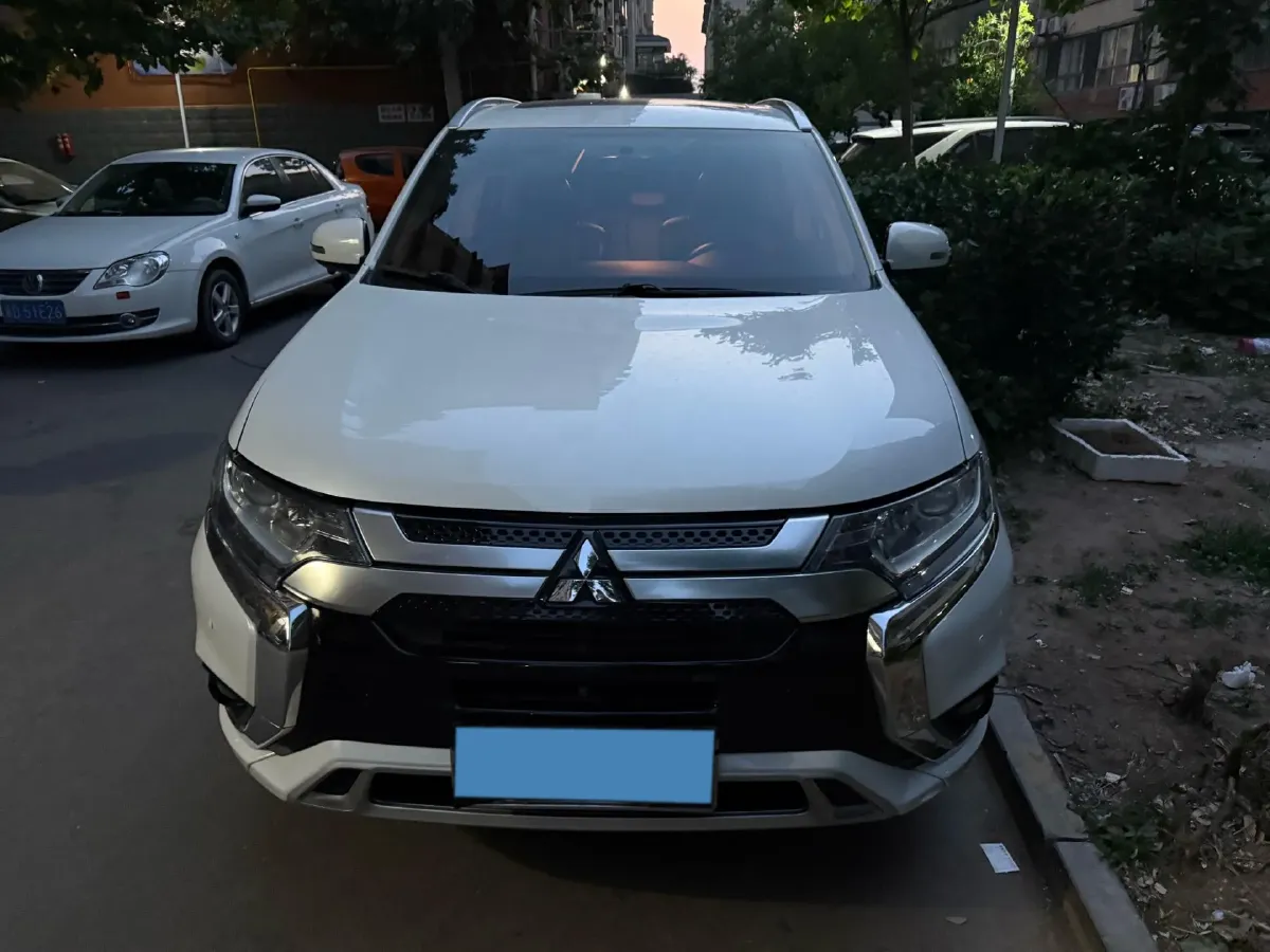 2021 Mitsubishi Outlander 2.0L 166HP L4 CVT,autocango,china used car exporter,china ev exporter,chinese used car exporter,chinese used ev exporter
