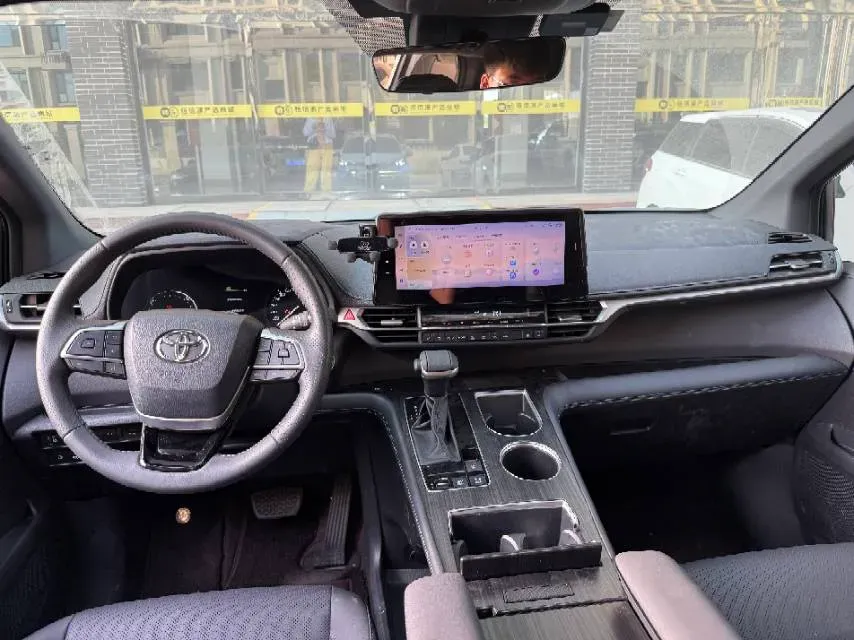 2024 Toyota Sienna 2.5L 189HP L4 E-CVT Hybrid,autocango,china used car exporter,china ev exporter,chinese used car exporter,chinese used ev exporter