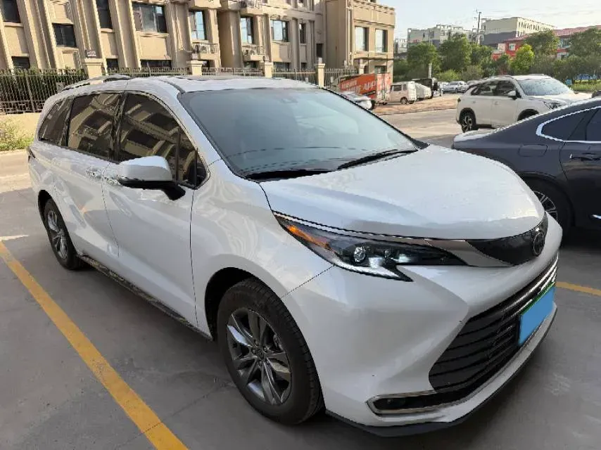 2024 Toyota Sienna 2.5L 189HP L4 E-CVT Hybrid,autocango,china used car exporter,china ev exporter,chinese used car exporter,chinese used ev exporter