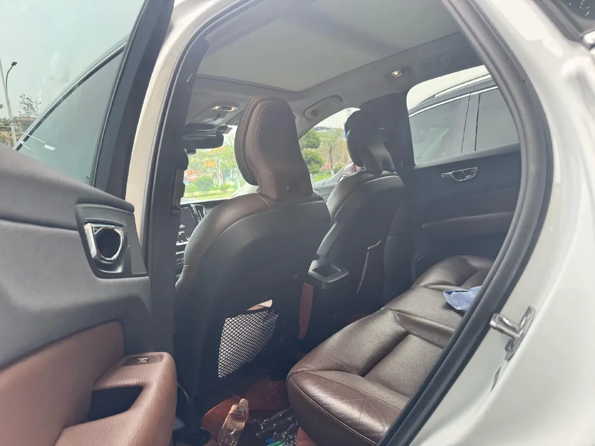 2020 Volvo XC60 2.0T 254HP L4 8AT,autocango,china used car exporter,china ev exporter,chinese used car exporter,chinese used ev exporter