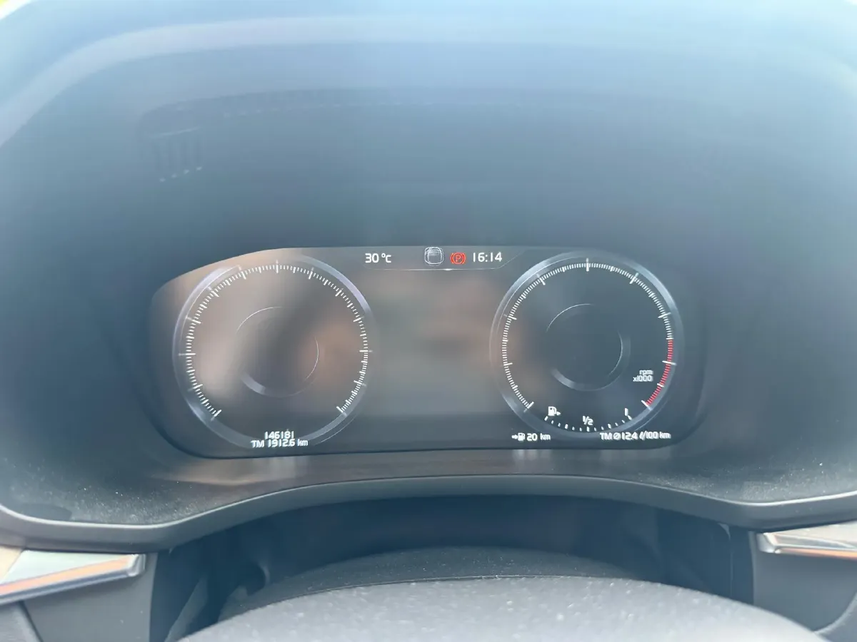 2020 Volvo XC60 2.0T 254HP L4 8AT,autocango,china used car exporter,china ev exporter,chinese used car exporter,chinese used ev exporter
